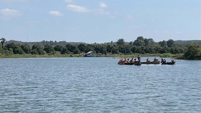 មនុស្ស​ម្នាក់​បាន​បាត់​ខ្លួន​បន្ទាប់​ពី​ទូក​កាហ្វេ​លិច​នៅ​បឹង​វារី​អគ្គិសនី​ថាក់ម៉ូ