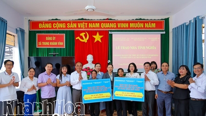 Support funding to build houses for 2 households in Trung Khanh Vinh commune