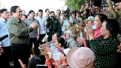 Premiér kontroloval práce na odstraňování následků bouře č. 13 v Gia Lai