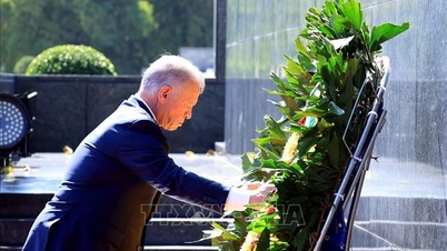 Le roi Abdallah II Ibn Al Hussein de Jordanie visite le mausolée du président Hô Chi Minh