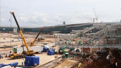 התקנת ציוד בשדה התעופה לונג טאן במקביל