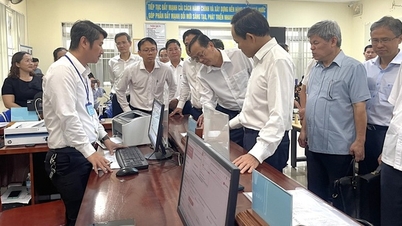 អនុប្រធានគណៈកម្មាធិការប្រជាជនខេត្ត Khanh Hoa លោក Nguyen Thanh Ha ធ្វើការជាមួយថ្នាក់ដឹកនាំមន្ទីរ និងសាខា