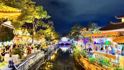 ទស្សនាទីក្រុងបុរាណ Lijiang នាពេលរាត្រី