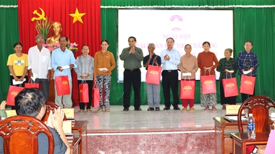 នាយករដ្ឋមន្ត្រី Pham Minh Chinh ចូលរួមទិវាឯកភាពជាតិដ៏អស្ចារ្យនៅឃុំ De Gi