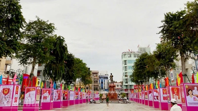 อัน เกียง: นิทรรศการภาพวาดโฆษณาชวนเชื่อในวันเลือกตั้งทั่วไปครั้งแรกและเทศกาลศิลปะมวลชนแห่งชาติในพื้นที่อยู่อาศัย