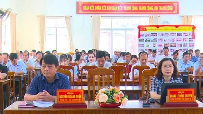 Majlis Rakyat Nhon My Commune meluluskan Resolusi mengenai bilangan kakitangan selepas penyusunan semula.