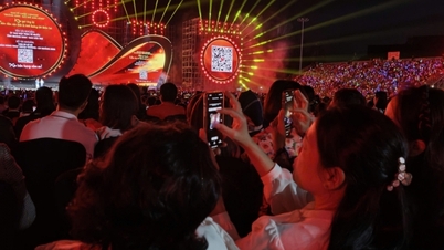 ជិត 590 លានដុងជួយឧបត្ថម្ភប្រជាជននៅតំបន់គ្រោះធម្មជាតិ និងទឹកជំនន់ពីការប្រគុំតន្ត្រី "Quang Ninh - Heroic Mining Land"