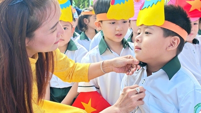 តើប្រាក់ខែគ្រូបង្រៀនបច្ចុប្បន្នយ៉ាងម៉េចដែរ? តើវាខ្ពស់ជាងគេក្នុងចំណោមអាជីពទាំងអស់ទេ?