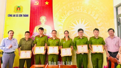 ລາງວັນ​ທີ່​ບໍ່​ຄາດ​ຄິດ​ໃຫ້​ຕຳຫຼວດ​ຕາ​ແສງ ເຊີນ​ແທ່ງ ບັນລຸ​ໄດ້​ບັນດາ​ຜົນງານ​ໃນ​ການ​ປ້ອງ​ກັນ, ຕ້ານ​ອາດຊະຍາ​ກຳ​ຢາ​ເສບ​ຕິດ