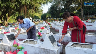 Dâng hương tưởng nhớ các anh hùng liệt sĩ và Cụ Huỳnh Thúc Kháng