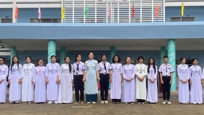 Λύκειο Bac Lieu για Χαρισματικούς: Ιδρυμένο English Club TEA - The English Ficinados.