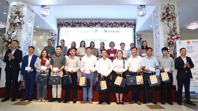 ចែកសៀវភៅសន្សំដល់លោកគ្រូ អ្នកគ្រូ ៨០នាក់ នៅឃុំព្រំដែន