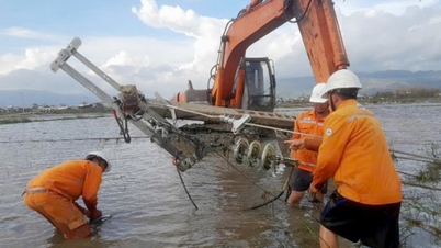 Компания Da Nang Electricity Industry работает всю ночь, чтобы восстановить электроснабжение в районе Зялай.