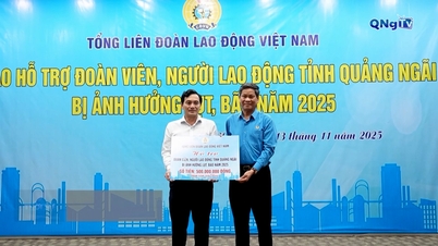 تقديم الهدايا للعمال المتضررين من العواصف والفيضانات