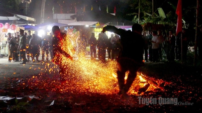 Pa Then etnikai tűztáncfesztivál Quang Binh községben