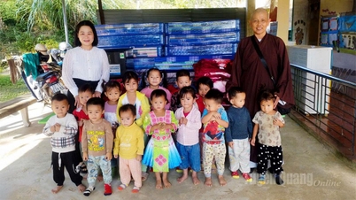 អំណោយជាង ៣១,៥លានដុង ជូនដល់សាលាមត្តេយ្យឃុំ Hung Loi