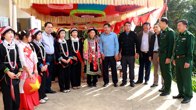 Ο μόνιμος αντιπρόεδρος του επαρχιακού λαϊκού συμβουλίου Χάου Μινχ Λόι παρευρέθηκε στην Ημέρα Μεγάλης Ενότητας στην κοινότητα Μπαχ Ντιτς