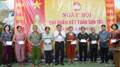 អនុប្រធានអចិន្ត្រៃយ៍គណៈកម្មាធិការរណសិរ្សមាតុភូមិវៀតណាមខេត្ត An Giang Le Thanh Viet បានចូលរួមទិវាឯកភាពដ៏អស្ចារ្យភូមិ Trung 2