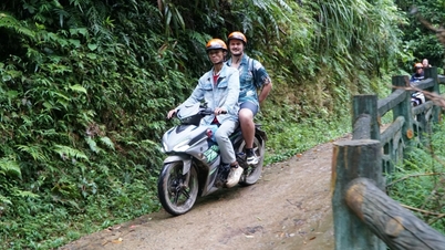 ក្រុម​អ្នក​រត់​ម៉ូតូឌុប​ដឹក​អ្នក​ដំណើរ​តាម​ជ្រលង​ភ្នំ​និង​វិធី​ពិសេស​របស់​ពួក​គេ​«​សង​គុណ»​ធម្មជាតិ