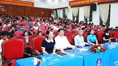 និស្សិតជាង ៣០០ នាក់នៃសាកលវិទ្យាល័យ Tay Nguyen ត្រូវបានជូនដំណឹងអំពីគោលនយោបាយធានារ៉ាប់រងសុខភាព។