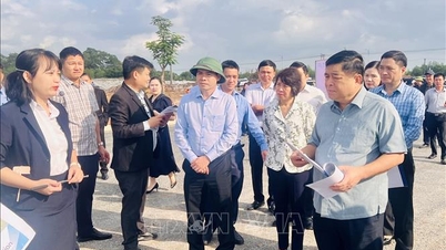 Phó Thủ tướng Nguyễn Chí Dũng kiểm tra các dự án trọng điểm tại Quảng Trị