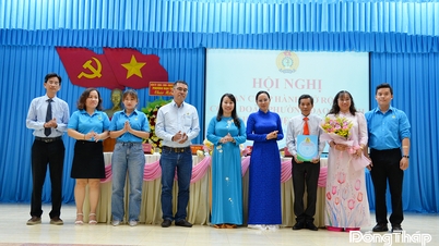 Yoldaş Doan Tri Nhan, Dao Thanh Ward Sendikası Başkanlığı görevini yürütüyor.