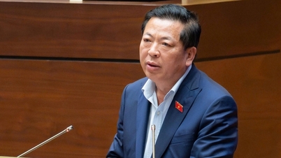 រដ្ឋមន្ត្រី​បាន​ត្អូញត្អែរ​ថា «​ពិបាក​ណាស់​» ពេល​ពន្យល់​អំពី​ការ​ផ្តល់​អាជ្ញាប័ណ្ណ​សំណង់