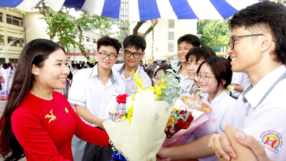 គ្រូល្អកសាងប្រទេស