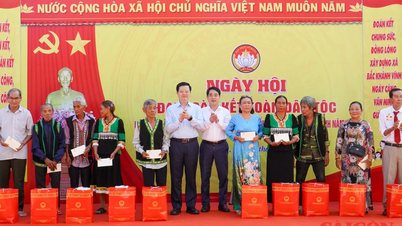 معاون نخست وزیر، مای وان چین، در روز وحدت بزرگ در خان هوا شرکت کرد.