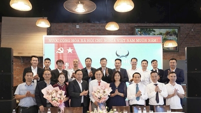 សមាជ​សមាគម​ភូមិ​សិប្បកម្ម​ប្រពៃណី​នៃ​ឃុំ​ធឿង​ហ៊ន