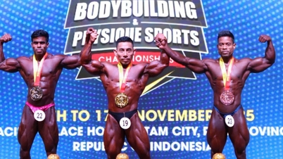 Hot: 'ມົດ' Pham Van Mach ເປັນແຊ້ມ bodybuilding ໂລກໃນອາຍຸ 49 ປີ