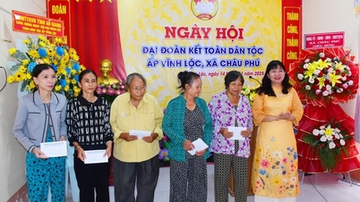 İl Emek Federasyonu Başkanı, Chau Phu Komünü Vinh Loc Mezrası'nın Büyük Birlik Günü'ne katıldı