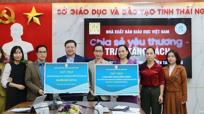 Nhà xuất bản Giáo dục Việt Nam trao tặng gần 35.000 bản sách giáo khoa tới học sinh vùng lũ