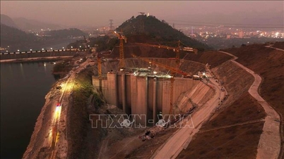 ការ​តភ្ជាប់​ដោយ​ជោគជ័យ​ទៅ​បណ្តាញ​អង្គភាព​ទី 2 នៃ​គម្រោង​ពង្រីក​រោងចក្រ​វារី​អគ្គិសនី Hoa Binh