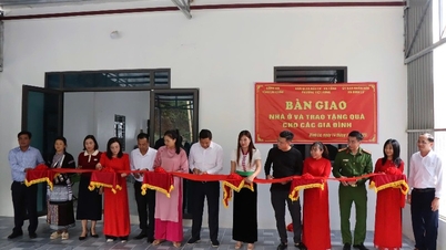 ມອບ​ເຮືອນ, ມອບ​ຂອງຂວັນ​ໃຫ້​ບັນດາ​ຄອບຄົວ​ຢູ່​ຕາ​ແສງ ບິ່ງ​ລູ