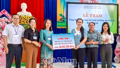 Το Γυμνάσιο Vo Thi Sau δώρισε σχεδόν 60 εκατομμύρια VND για να βοηθήσει τους ανθρώπους στις πληγείσες από τις πλημμύρες περιοχές.