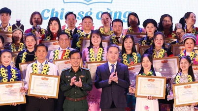 Homenaje a 80 "pioneros" que difundieron persistentemente el conocimiento en las fronteras de la patria.