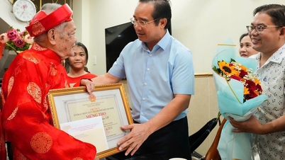 हो ची मिन्ह सिटी ने बुजुर्गों के लिए स्वास्थ्य बीमा सहायता स्तर और जन्मदिन उपहारों को समायोजित किया