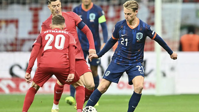 "Lốc da cam" Hà Lan chạm tay vé World Cup, Ba Lan hết mơ mộng