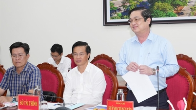 Phó Chủ tịch UBND tỉnh Huỳnh Chí Nguyện làm việc với Công ty Cổ phần Năng lượng VinEnergo