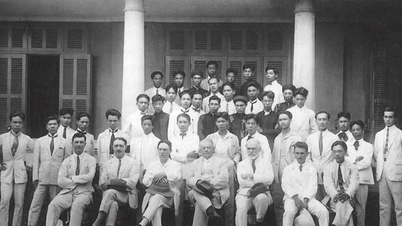 ສະຕະວັດ​ແຫ່ງ​ການ​ສ້າງ​ສີສັນ​ຫວຽດນາມ