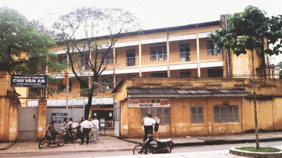 O yıl Saigon'daki Chu Van An Okulu'ndaki öğretmenleri anıyoruz