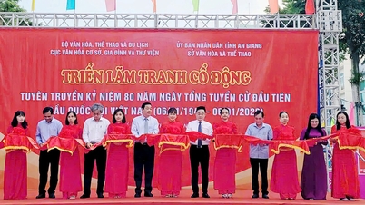 Öppning av utställningen av propagandamålningar för att fira 80-årsdagen av det första allmänna valet för att välja den vietnamesiska nationalförsamlingen