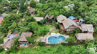 Wir saßen am Feuer und erzählten Geschichten von den Bergen und Wäldern.