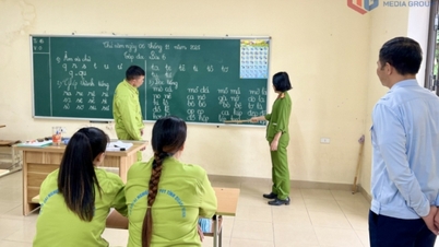 منشیات کی بحالی کی سہولت میں خصوصی "خواندگی کے خاتمے" کی کلاس