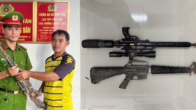 Policja gminy Phu Tan zmobilizowała ludzi do oddania broni i otrzymała 2 sztuki broni.