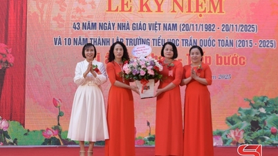 អបអរសាទរខួប១០ឆ្នាំនៃសាលាបឋមសិក្សា Tran Quoc Toan