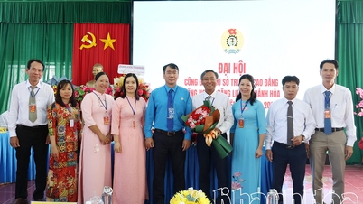 Den 8. kongressen til fagforeningen ved Khanh Hoa College of Technology and Energy