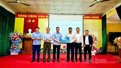 BIDV Tuyen Quang filial donerte 35 datamaskiner til Thai Hoa kommune.