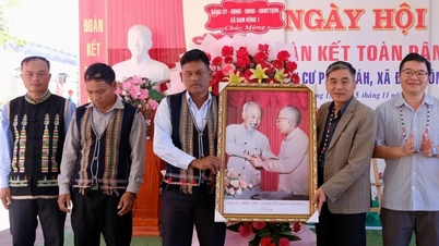 পাং বাহ গ্রামের মানুষ নতুন গ্রাম, নতুন জীবন গড়ার জন্য একত্রিত হয়েছে